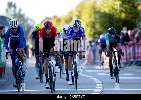 Die belgische Senne Leysen von Alpecin-Deceuninck feiert am Sonntag, den 09. Oktober 2022, im Memorial Rik Van Steenbergen in Arendonk. BELGA FOTO KRISTOF VAN ACCOM Stockfoto