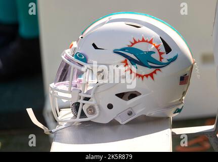 East Rutherford, New Jersey, USA. 9. Oktober 2022. Ein Miami Dolphins Helm im MetLife Stadium gegen die New York Jets in East Rutherford, New Jersey am Sonntag, 9. Oktober 2022. Duncan Williams/CSM/Alamy Live News Stockfoto