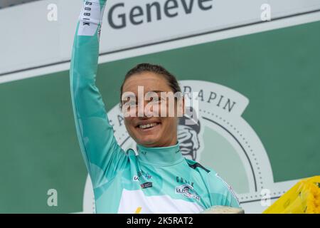 Genf, Schweiz. 9. Oktober 2022. Genf Schweiz, 10/09/2022: Ashleigh Moolman Pasio aus Südafrika von SD Worx Team Women gewinnt die Tour de Romandie der Frauen (Foto: © Eric Dubost/Pacific Press via ZUMA Press Wire) Stockfoto