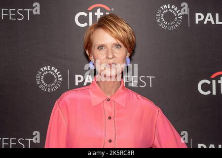 NEW YORK, NEW YORK - 09. OKTOBER: Cynthia Nixon besucht das 'The Gilded Age' während des 2022 PaleyFest NY im Paley Museum am 09. Oktober 2022 in New York City. Kredit: Ron Adar/Alamy Live Nachrichten Stockfoto