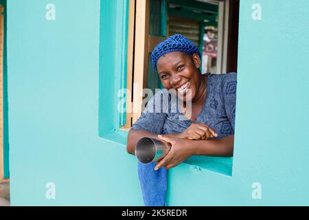 2022.10.04 Dominikanische Republik Anamuya. Porträt einer afroamerikanischen haitianischen Frau. Stockfoto