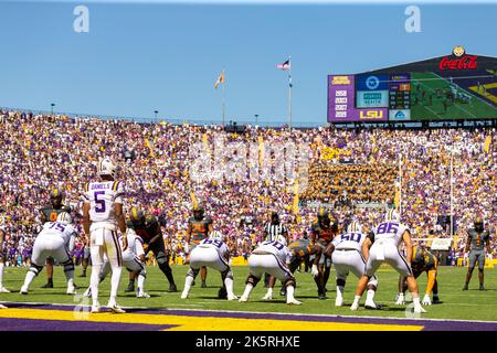 Die LSU Tigers beginnen am Samstag, den 8. Oktober 2022, in Baton Rouge einen Besitz auf ihrer eigenen 4-Yard-Linie gegen die Tennessee Volunteers. Louisiana. Tennes Stockfoto