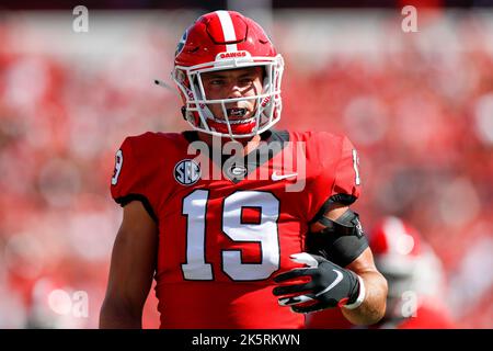 Georgia Bulldogs Tight End Brock Bowers (19) erwärmt sich vor einem College-Football-Spiel der regulären Saison gegen die Auburn Tigers, Samstag, 8. Oktober, Stockfoto