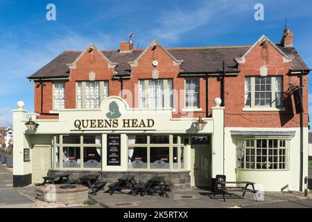 The Queens Head Pub und Restaurant in Cullercoats, North Tyneside, England, Großbritannien Stockfoto