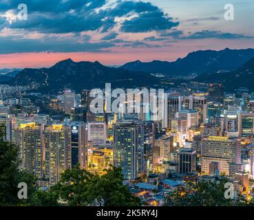 Seoul Stadtbild Panoramablick auf den Sonnenuntergang in Südkorea am 8. Oktober 2022 Stockfoto