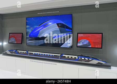 Eine Präsentation des neuen Magnetschwebezugs Maglev der CRRC China Railways auf der Innotrans International Transport expo, Berlin, September 2022 Stockfoto