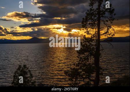 Sonnenuntergang über dem Lake Tahoe in Kalifornien Stockfoto