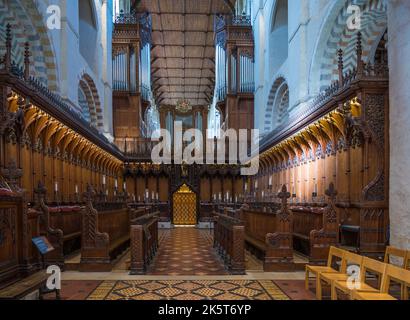 Chor und Orgel in der Kathedrale und Abteikirche St. Alban. St Albans, Hertfordshire, England, Großbritannien. Stockfoto