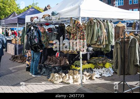 Markt-Trader Stall auf dem Samstagsmarkt. St Albans, Hertfordshire, England, Großbritannien Stockfoto
