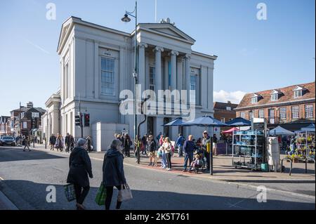 Das St Albans Museum und die Galerie befinden sich im ehemaligen Rathaus. St Peter's Street, St Albans, Hertfordshire, England, Großbritannien Stockfoto