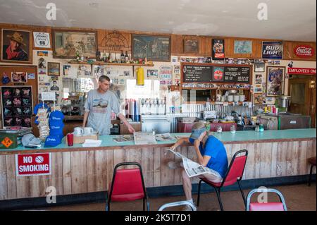 Innenraum des Bagdad Cafés in der Mojave Wüste an der Route 66 in Newberry Springs, CA. Es war der Ort für den Kultfilm von Percy Adlon. Stockfoto