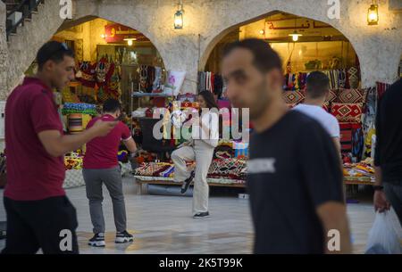 2022-10-08 17:20:37 Foto aufgenommen am 08. Oktober 2022. Allgemeine Ansicht des traditionellen Marktes in Souq Waqif in Doha - Katar. Vor der Fußball-Weltmeisterschaft 2022 in Katar. niederlande aus - belgien aus Stockfoto