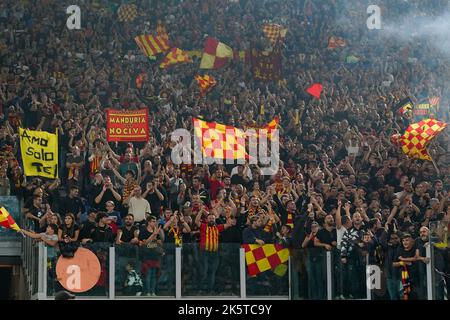 Rom, Italien. 09. Oktober 2022. Unterstützer von Lecce während der Serie Ein Spiel zwischen Roma und Lecce im Stadio Olimpico, Rom, Italien am 9. Oktober 2022. Kredit: Giuseppe Maffia/Alamy Live Nachrichten Stockfoto