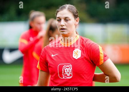 ZEIST, NIEDERLANDE - 10. OKTOBER: Aniek Nouwen aus den Niederlanden während einer Trainingsveranstaltung der niederländischen Fußballmannschaft auf dem KNVB Campus am 10. Oktober 2022 in Zeist, Niederlande (Foto: Jeroen Meuwsen/Orange Picles) Stockfoto