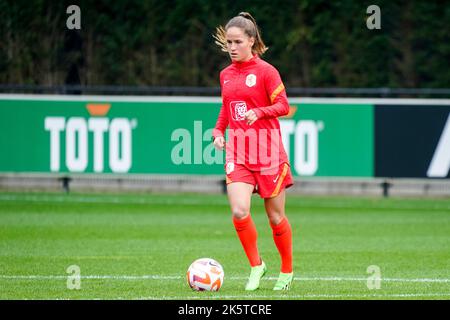 ZEIST, NIEDERLANDE - 10. OKTOBER: Marisa Olislagers aus den Niederlanden während einer Trainingsveranstaltung der niederländischen Fußballmannschaft der Frauen auf dem KNVB Campus am 10. Oktober 2022 in Zeist, Niederlande (Foto: Jeroen Meuwsen/Orange Picles) Stockfoto