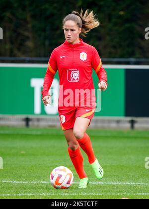 ZEIST, NIEDERLANDE - 10. OKTOBER: Marisa Olislagers aus den Niederlanden während einer Trainingsveranstaltung der niederländischen Fußballmannschaft der Frauen auf dem KNVB Campus am 10. Oktober 2022 in Zeist, Niederlande (Foto: Jeroen Meuwsen/Orange Picles) Stockfoto