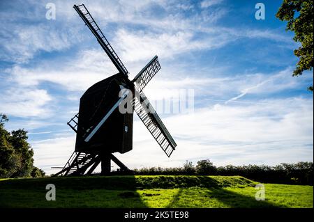 Nutley Windmill in Ashdown Forest , East Sussex , England die Nutley Windmill ist die letzte Open Trestle Post Mill in Sussex und eine von nur noch 5 im Land und stammt aus 500 Jahren Stockfoto