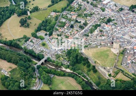 Richmond Castle, Richmond Bridge und Culloden Tower, North Yorkshire, 2018. Stockfoto