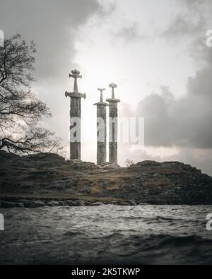 Eine Luftaufnahme von Stavanger Schwertern umgeben von Wasser in Norwegen Stockfoto
