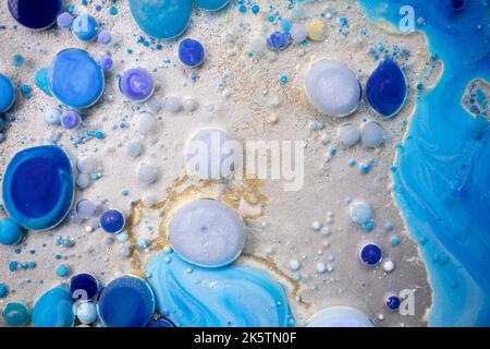 Bunte Helle Blasen Öl Schöne Farbe Universum Farbe Bewegen Mehrfarbig. Weltraumuniversum, Quantenphysik. Fantastische Hypnotische Oberfläche. Stockfoto