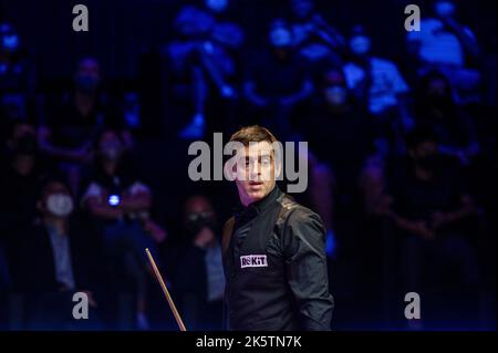 Hongkong, China. 09. Oktober 2022. Ronnie O'Sullivan beim letzten Spiel des Snooker-Turniers der Hong Kong Masters gegen Marco Fu im Hong Kong Coliseum. Endergebnis; Ronnie O'Sullivan 6:4 Marco Fu. Kredit: SOPA Images Limited/Alamy Live Nachrichten Stockfoto