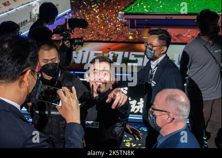 Hongkong, China. 09. Oktober 2022. Ronnie O'Sullivan nach dem letzten Spiel des Snooker-Turniers der Hong Kong Masters gegen Marco Fu im Hong Kong Coliseum. Endergebnis; Ronnie O'Sullivan 6:4 Marco Fu. Kredit: SOPA Images Limited/Alamy Live Nachrichten Stockfoto