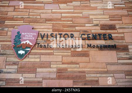 Ein Schild für das Besucherzentrum des Tonto National Monument Stockfoto