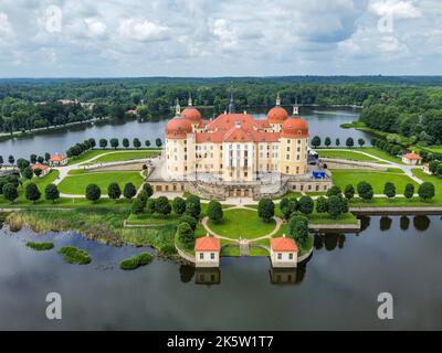 Luftaufnahme von Schloss Moritzburg in Sachsen Stockfoto