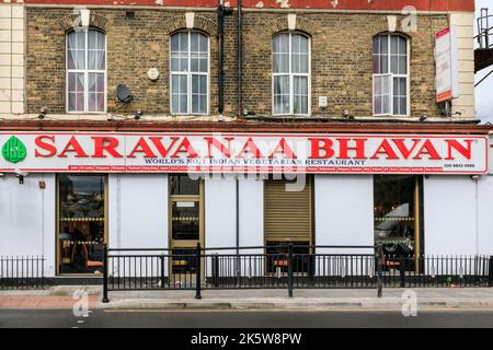 Saravanaa Bhavan, indisches vegetarisches Restaurant außen, Southall, West London, England, Großbritannien Stockfoto