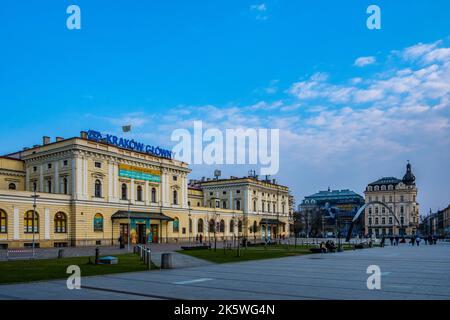 Krakau, Woiwodschaft Kleinpolen, Polen - 24. März 2019: Kraków Główny (englisch: Krakau main) Railway Station Building Stockfoto