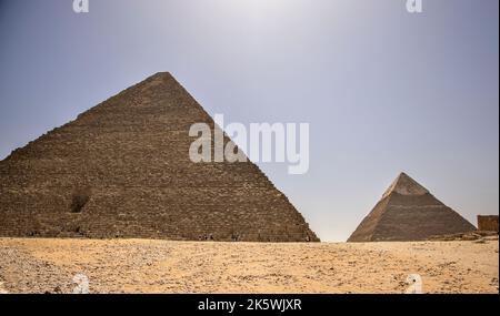 Die große Pyramide und die Pyramide von khepre auf dem gizeh-Hochplateau am Westufer des nils ägypten Stockfoto