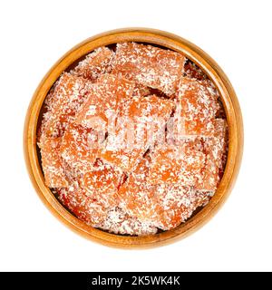 Hausgemachte Fruchtgelees in einer Holzschüssel. Süßes Fruchtgelee-Dessert mit starkem Geschmack, aus pürierten Früchten wie Quitte. Stockfoto