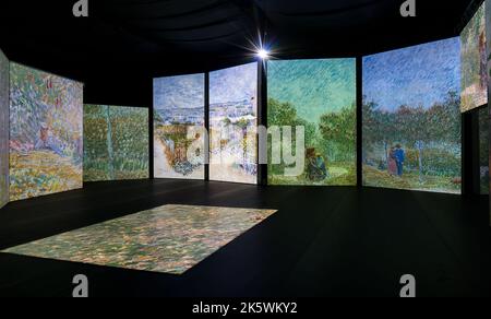 Immersive Veranstaltung mit riesigen Bildern von Gemälden bei Van Gogh Alive Visual Experience, Edinburgh, Schottland, Großbritannien Stockfoto