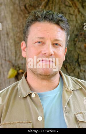 Cheltenham, Gloucestershire, Großbritannien – Montag, 10.. Oktober 2022 – Jamie Oliver Koch und Autor beim Cheltenham Literature Festival, um über sein neuestes Kochbuch One zu sprechen - Foto Steven May / Alamy Live News Stockfoto