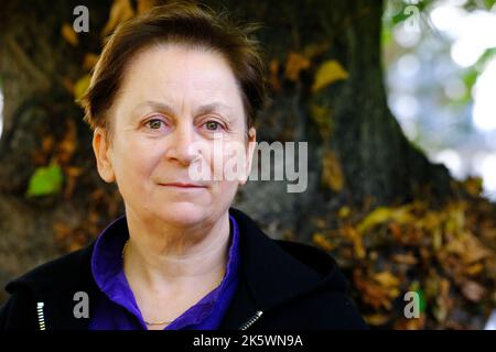 Cheltenham, Gloucestershire, Großbritannien – Montag, 10.. Oktober 2022 – Anne Enright, Autorin des Booker-Preises, nimmt am Cheltenham Literature Festival Teil – das Festival läuft bis Sonntag, den 16.. Oktober 2022. Foto Steven May / Alamy Live News Stockfoto