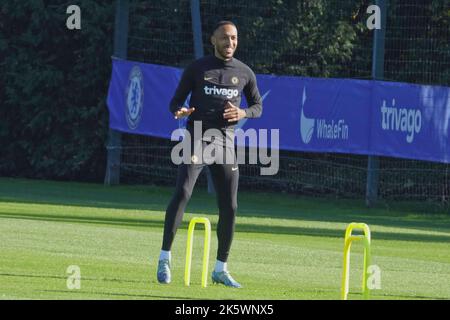 Cobham, Surrey, Großbritannien. 10. Oktober 2022. Chelsea Football Club-Spieler trainieren auf der Basis von clubsÕ Cobham für ihr Champions-League-Spiel gegen den AC Mailand morgen in Italien hier : Pierre-Emerick Aubameyang Kredit: Motofoto/Alamy Live News Stockfoto