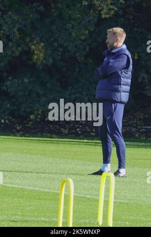 Cobham, Surrey, Großbritannien. 10. Oktober 2022. Chelsea Football Club-Spieler trainieren auf der Basis von clubsÕ Cobham für ihr Champions-League-Spiel gegen den AC Mailand morgen in Italien hier: Manager - Graham Potter Credit: Motofoto/Alamy Live News Stockfoto