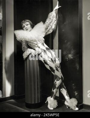 Claudette Colbert in Tonight gehört uns - 1933 Stockfoto