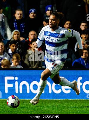 Andre Dozzell von Queens Park Rangers während des Sky Bet Championship-Spiels im Loftus Road Stadium, London, in Aktion. Bilddatum: Freitag, 7. Oktober 2022. Stockfoto