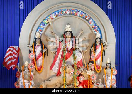Mayur Vihar , Phase-I , Neu-Delhi , Indien,Dt-02 Oct 2022.A VEW of Durga Idiol within Puja Pandal Stockfoto