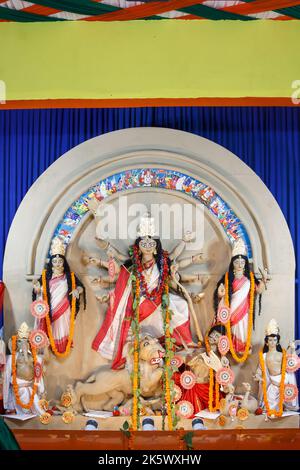 Mayur Vihar , Phase-I , Neu-Delhi , Indien,Dt-02 Oct 2022.A VEW of Durga Idiol within Puja Pandal Stockfoto