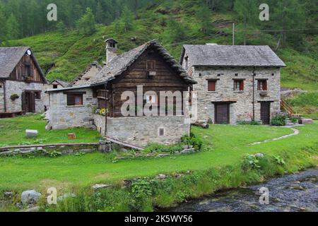 Das Bergdorf Crampiolo in Alpe Devero, Lepontine Alps, Ossola, Piemont, Italien Stockfoto