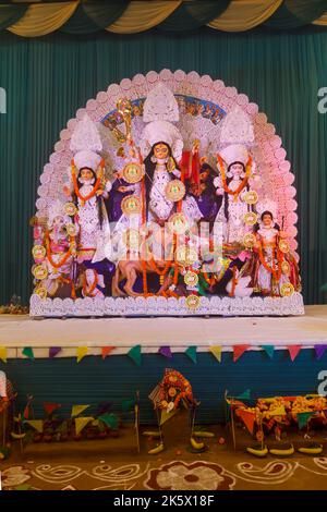Sarita Vihar Sarbojanin Puja Samiti, Neu-Delhi, Indien, Dt-1 Oct 2022. Ein Blick auf Durga Idiol in Puja Pandal Stockfoto