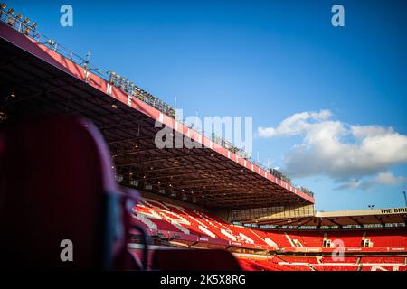 Nottingham, Großbritannien. 10. Oktober 2022. Eine allgemeine Ansicht des City Ground vor dem Premier League Spiel Nottingham Forest gegen Aston Villa in City Ground, Nottingham, Großbritannien, 10.. Oktober 2022 (Foto von Ritchie Sumpter/News Images) in Nottingham, Großbritannien am 10/10/2022. (Foto von Ritchie Sumpter/News Images/Sipa USA) Quelle: SIPA USA/Alamy Live News Stockfoto