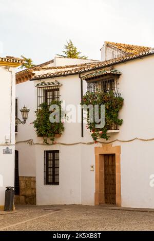 Ronda, Spanien - Oktober 11: Architektonische Details der Bergstadt Ronda, die sich über der tiefen Schlucht „El Tajo“ in Andalusien, Spanien, befindet, Oktober 1 Stockfoto