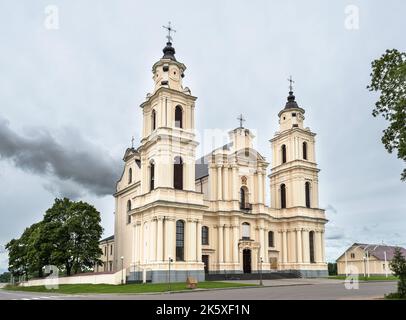 Baudenkmäler, touristische Zentren und interessante Orte in Weißrussland - katholische Kirche im Dorf Budslav Stockfoto