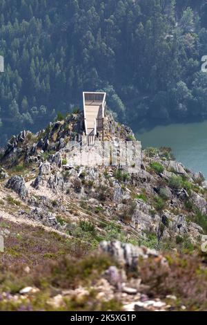 Luftaufnahmen von Miradouro (Sightseeing) da Boneca auf dem Boneca Hill in der Nähe von Porto, Douro River Stockfoto