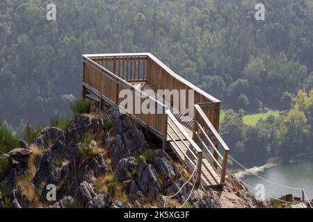 Luftaufnahmen von Miradouro (Sightseeing) da Boneca auf dem Boneca Hill in der Nähe von Porto, Douro River Stockfoto