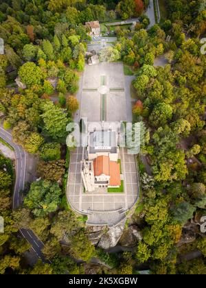 Penha Sanctuary von oben gesehen. Luftaufnahmen von Penha Sanctuary in Guimarães, Portugal Stockfoto