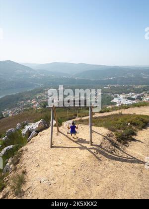 Luftaufnahmen von Miradouro (Sightseeing) da Boneca auf dem Boneca Hill in der Nähe von Porto, Douro River Stockfoto